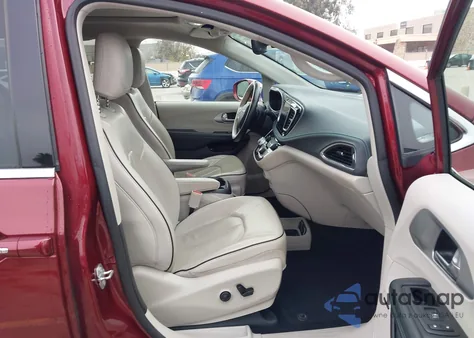 2019 Chrysler Pacifica Hybrid Limited z USA, uszkodzony, nr VIN 2C4RC1N76KR704089